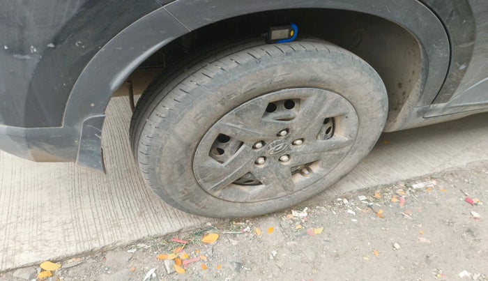 2024 Hyundai VENUE SX 1.2 PETROL, Petrol, Manual, 32,000 km, tyre