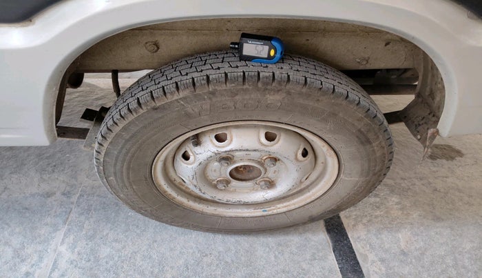 2014 Maruti Omni 5 STR, Petrol, Manual, 63,940 km, tyre