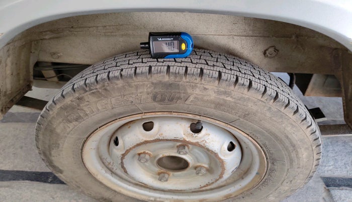 2014 Maruti Omni 5 STR, Petrol, Manual, 63,940 km, tyre