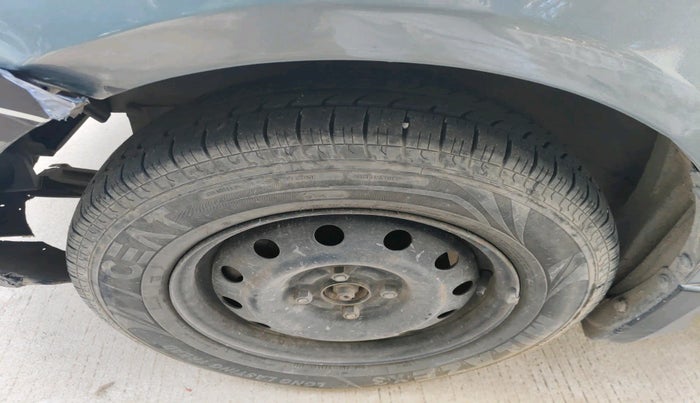 2011 Maruti Swift VXI, Petrol, Manual, 54,267 km, tyre