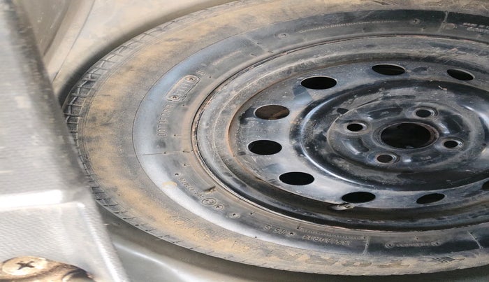 2011 Maruti Swift VXI, Petrol, Manual, 54,267 km, tyre