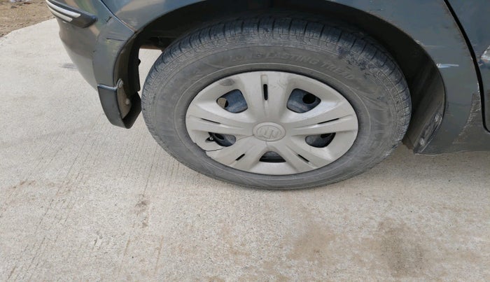 2011 Maruti Swift VXI, Petrol, Manual, 54,267 km, tyre