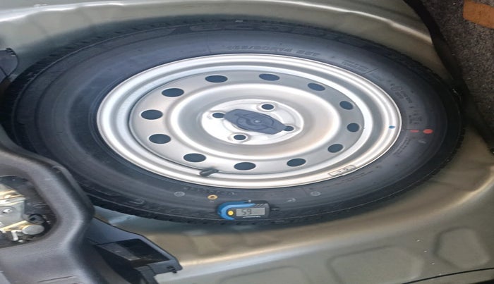 2019 Maruti Swift LXI, Petrol, Manual, 89,925 km, tyre