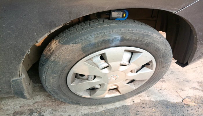 2014 Maruti Wagon R 1.0 LXI CNG, Petrol, Manual, 1,03,168 km, tyre