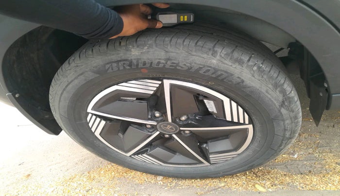 2023 Tata NEXON CREATIVE + SUNROOF 1.2 PETROL, Petrol, Manual, 12,774 km, tyre