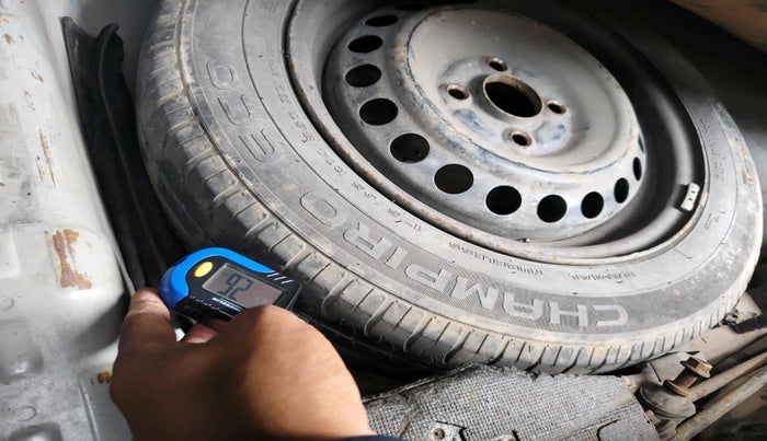 2016 Honda Amaze 1.5L I-DTEC S, Diesel, Manual, 1,07,749 km, tyre