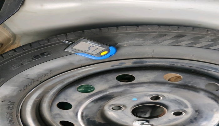 2016 Maruti Swift VXI O, Petrol, Manual, 1,19,780 km, tyre