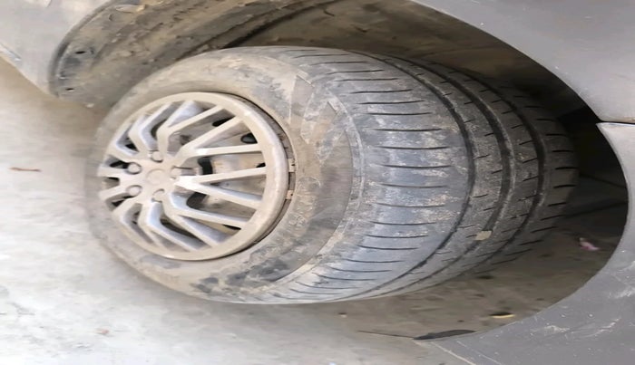 2012 Maruti Wagon R 1.0 LXI LPG, Petrol, Manual, 1,00,000 km, tyre