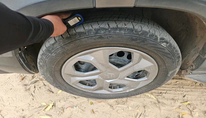 2023 Maruti BREZZA LXI S- CNG, Petrol, Manual, 30,508 km, tyre