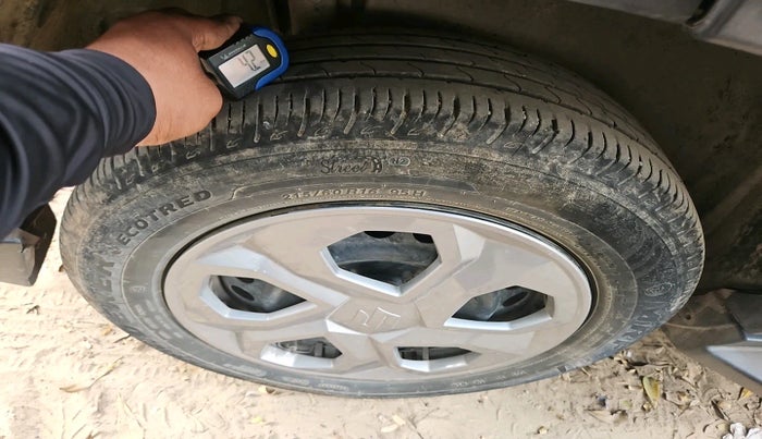 2023 Maruti BREZZA LXI S- CNG, Petrol, Manual, 30,508 km, tyre