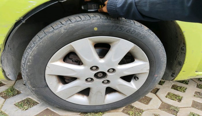 2011 Nissan Micra XV PREMIUM DIESEL, Diesel, Manual, 1,05,717 km, tyre