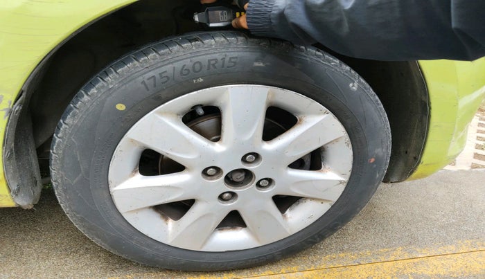 2011 Nissan Micra XV PREMIUM DIESEL, Diesel, Manual, 1,05,717 km, tyre