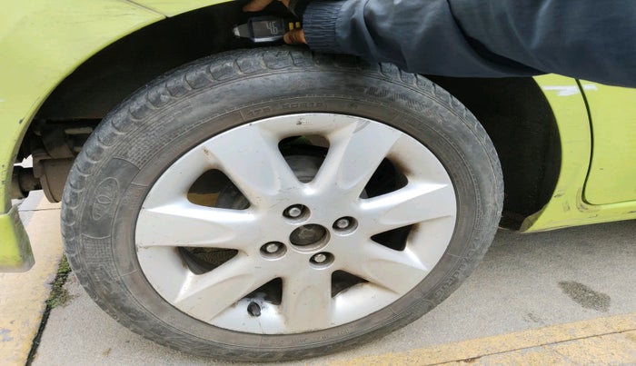 2011 Nissan Micra XV PREMIUM DIESEL, Diesel, Manual, 1,05,717 km, tyre