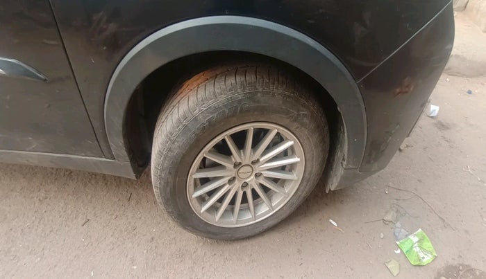 2022 Mahindra XUV300 W4 1.2 PETROL, Petrol, Manual, 21,845 km, tyre