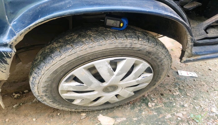 2010 Maruti Omni 5 STR, Petrol, Manual, 65,322 km, tyre