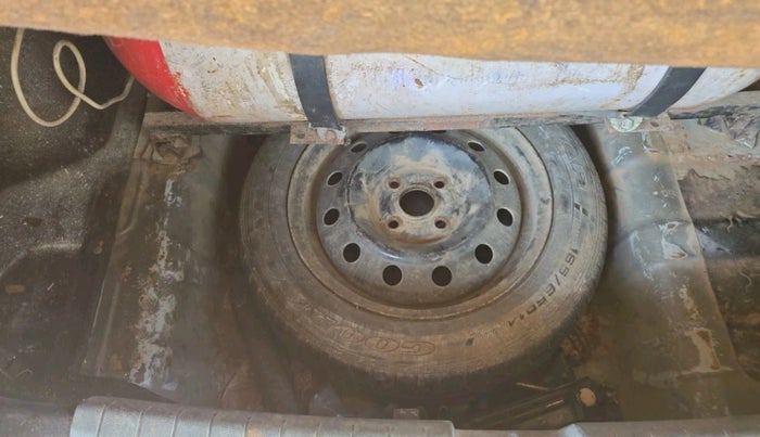 2014 Hyundai Xcent S 1.2, Petrol, Manual, 1,36,171 km, tyre