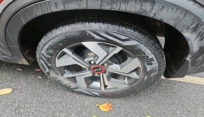 2020 KIA SONET GTX PLUS 1.5 AT DUAL TONE, Diesel, Automatic, 42,954 km, tyre