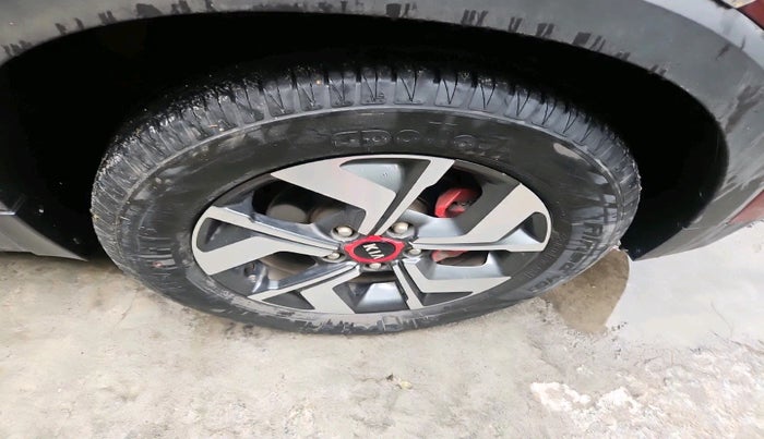 2020 KIA SONET GTX PLUS 1.5 AT DUAL TONE, Diesel, Automatic, 42,954 km, tyre