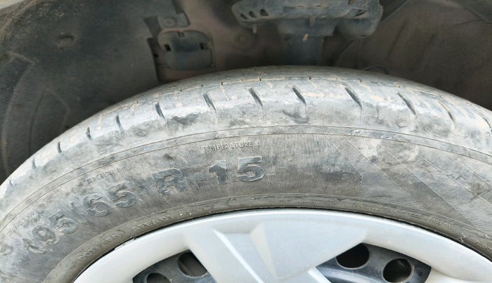 2022 Hyundai VENUE E 1.2, Petrol, Manual, 36,954 km, tyre