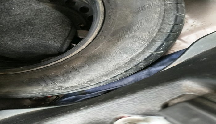 2022 Hyundai VENUE E 1.2, Petrol, Manual, 36,954 km, tyre