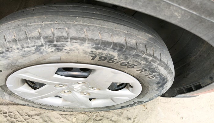 2022 Hyundai VENUE E 1.2, Petrol, Manual, 36,954 km, tyre