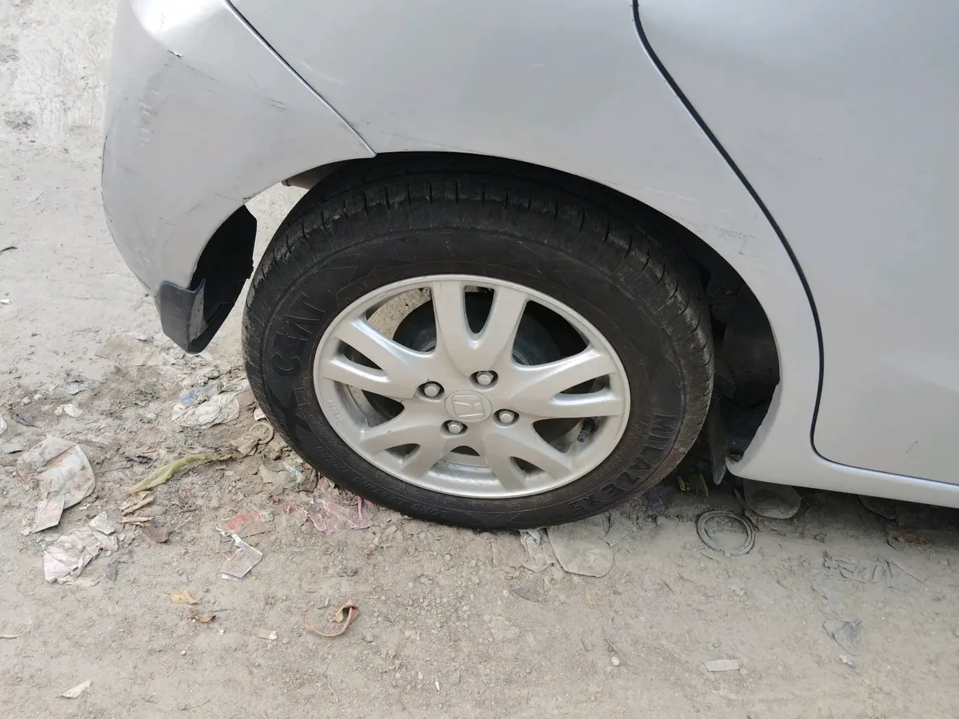 2014 Honda Brio VX MT, Petrol, Manual, 58,300 km, tyre