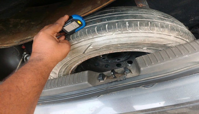 2012 Hyundai i10 MAGNA 1.2, Petrol, Manual, 24,74,447 km, tyre