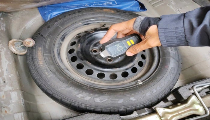 2015 Honda Amaze 1.5L I-DTEC S, Diesel, Manual, 1,43,193 km, tyre