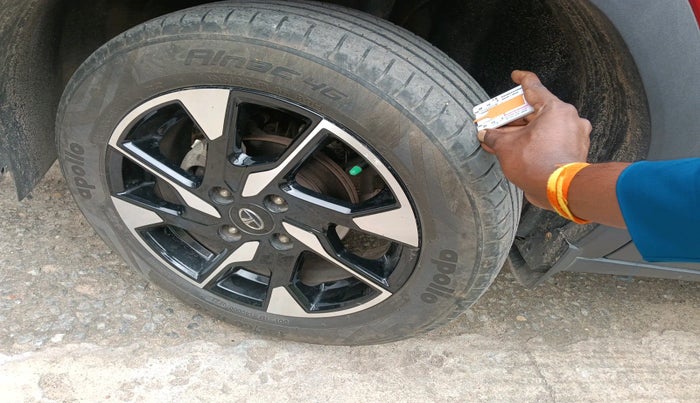 2022 Tata PUNCH CREATIVE AMT 1.2 RTN DUAL TONE, Petrol, Automatic, 37,382 km, tyre