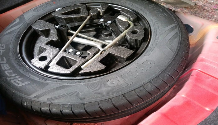 2022 Tata PUNCH CREATIVE AMT 1.2 RTN DUAL TONE, Petrol, Automatic, 37,382 km, tyre