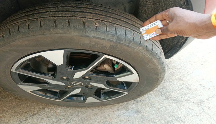 2022 Tata PUNCH CREATIVE AMT 1.2 RTN DUAL TONE, Petrol, Automatic, 37,382 km, tyre