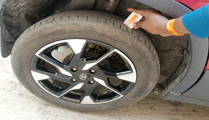 2022 Tata PUNCH CREATIVE AMT 1.2 RTN DUAL TONE, Petrol, Automatic, 37,382 km, tyre