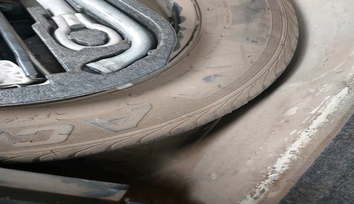 2013 Volkswagen Polo COMFORTLINE 1.2L, Diesel, Manual, 1,68,513 km, tyre