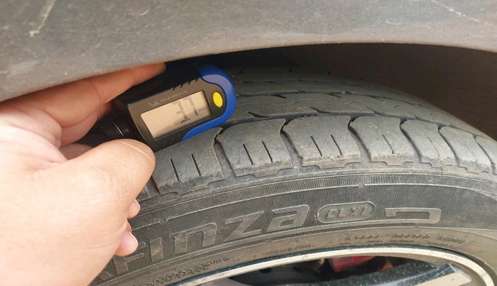 2013 Volkswagen Polo COMFORTLINE 1.2L, Diesel, Manual, 1,68,513 km, tyre