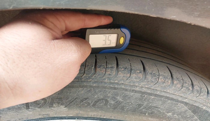 2013 Volkswagen Polo COMFORTLINE 1.2L, Diesel, Manual, 1,68,513 km, tyre