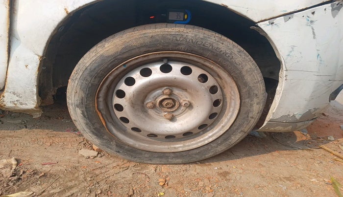 2011 Maruti Wagon R 1.0 LXI CNG, Petrol, Manual, 1,39,410 km, tyre