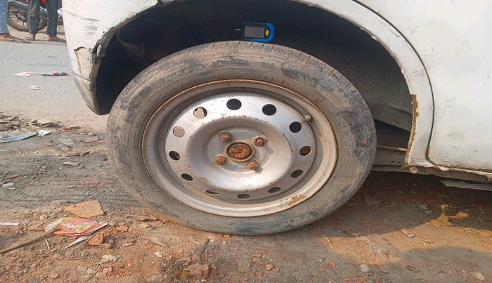 2011 Maruti Wagon R 1.0 LXI CNG, Petrol, Manual, 1,39,410 km, tyre