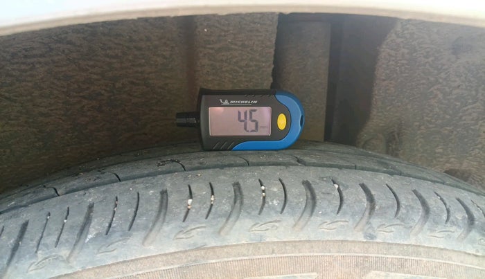 2013 Maruti Ertiga VXI, Petrol, Manual, 1,11,915 km, tyre