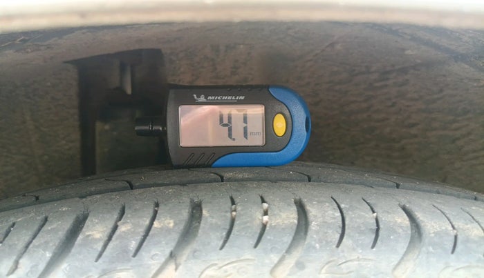 2013 Maruti Ertiga VXI, Petrol, Manual, 1,11,915 km, tyre