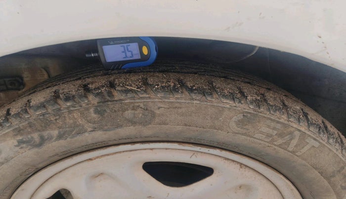 2016 Chevrolet Beat PS PETROL, Petrol, Manual, 1,21,203 km, tyre