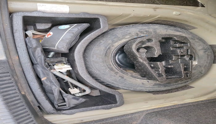 2014 Volkswagen Vento HIGHLINE DIESEL 1.6, Diesel, Manual, 93,827 km, tyre