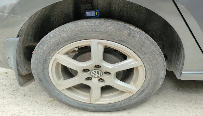 2014 Volkswagen Vento HIGHLINE DIESEL 1.6, Diesel, Manual, 93,827 km, tyre