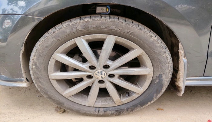 2020 Volkswagen Vento HIGHLINE PLUS 1.0L TSI, Petrol, Manual, 1,30,155 km, tyre