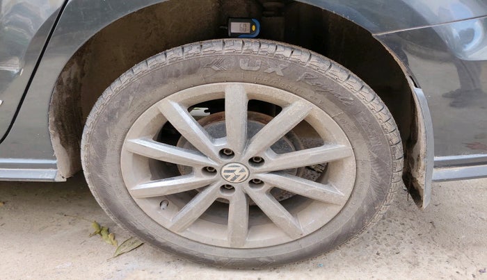 2020 Volkswagen Vento HIGHLINE PLUS 1.0L TSI, Petrol, Manual, 1,30,155 km, tyre