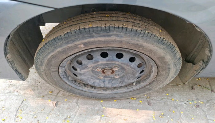 2018 Toyota Etios Liva V, Petrol, Manual, 95,452 km, tyre