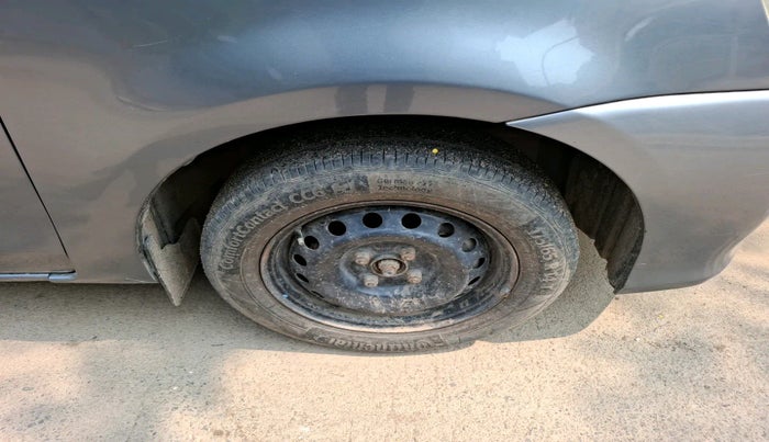 2018 Toyota Etios Liva V, Petrol, Manual, 95,452 km, tyre