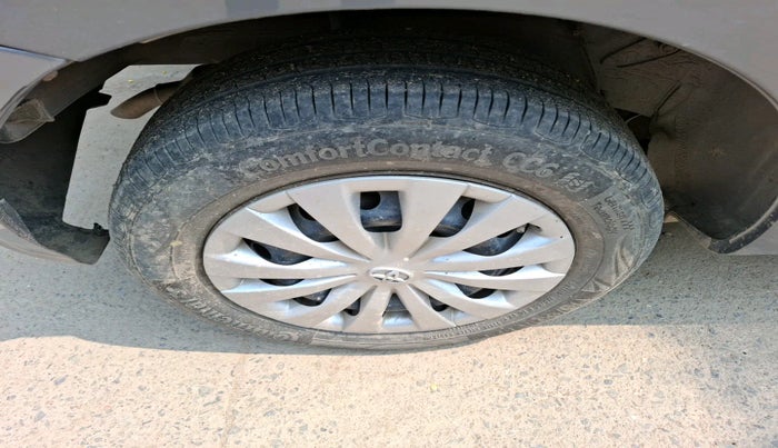 2018 Toyota Etios Liva V, Petrol, Manual, 95,452 km, tyre