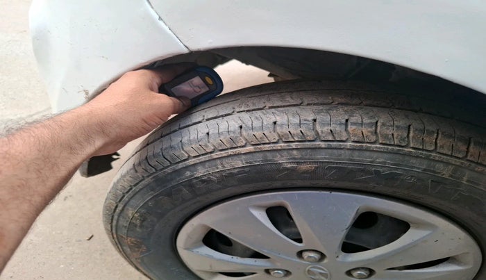 2011 Hyundai i10 MAGNA 1.1, Petrol, Manual, 1,51,624 km, tyre