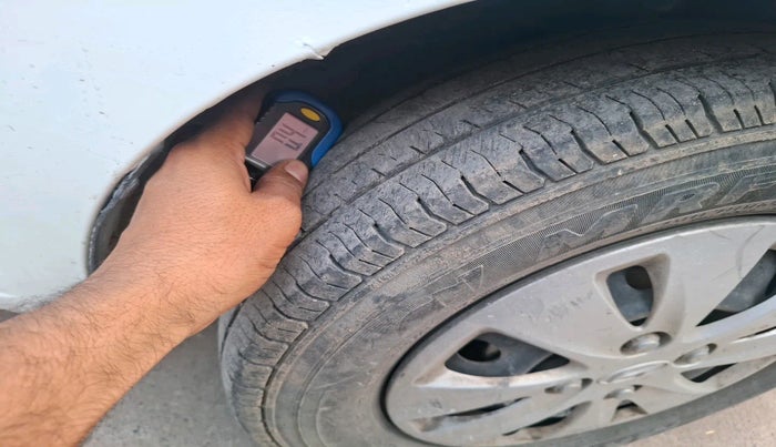 2011 Hyundai i10 MAGNA 1.1, Petrol, Manual, 1,51,624 km, tyre