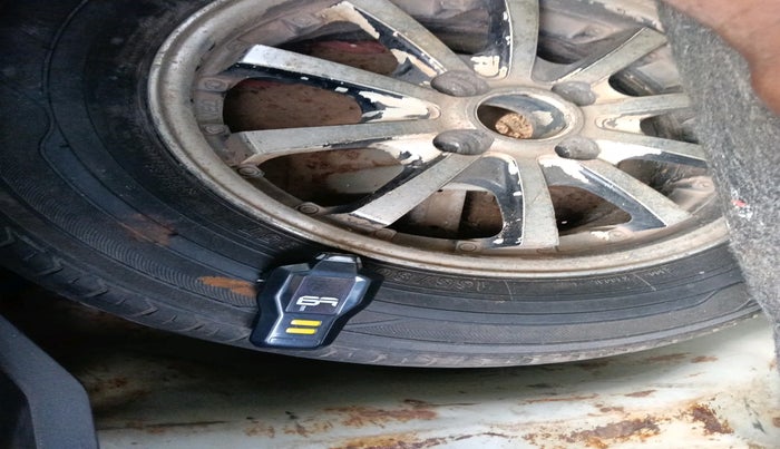 2012 Maruti Swift VDI, Diesel, Manual, 2,11,236 km, tyre